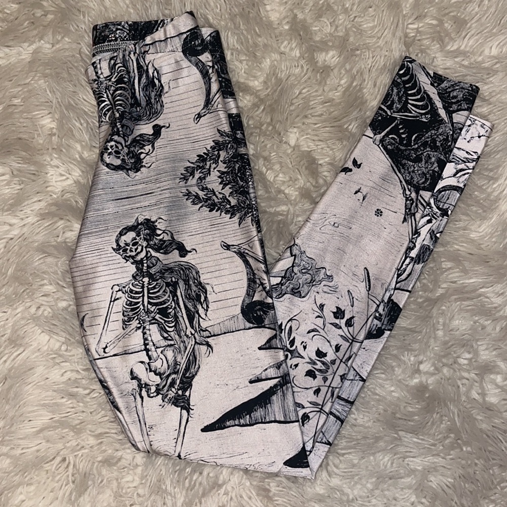 ☠️ Skeleton blackmilk leggings ☠️